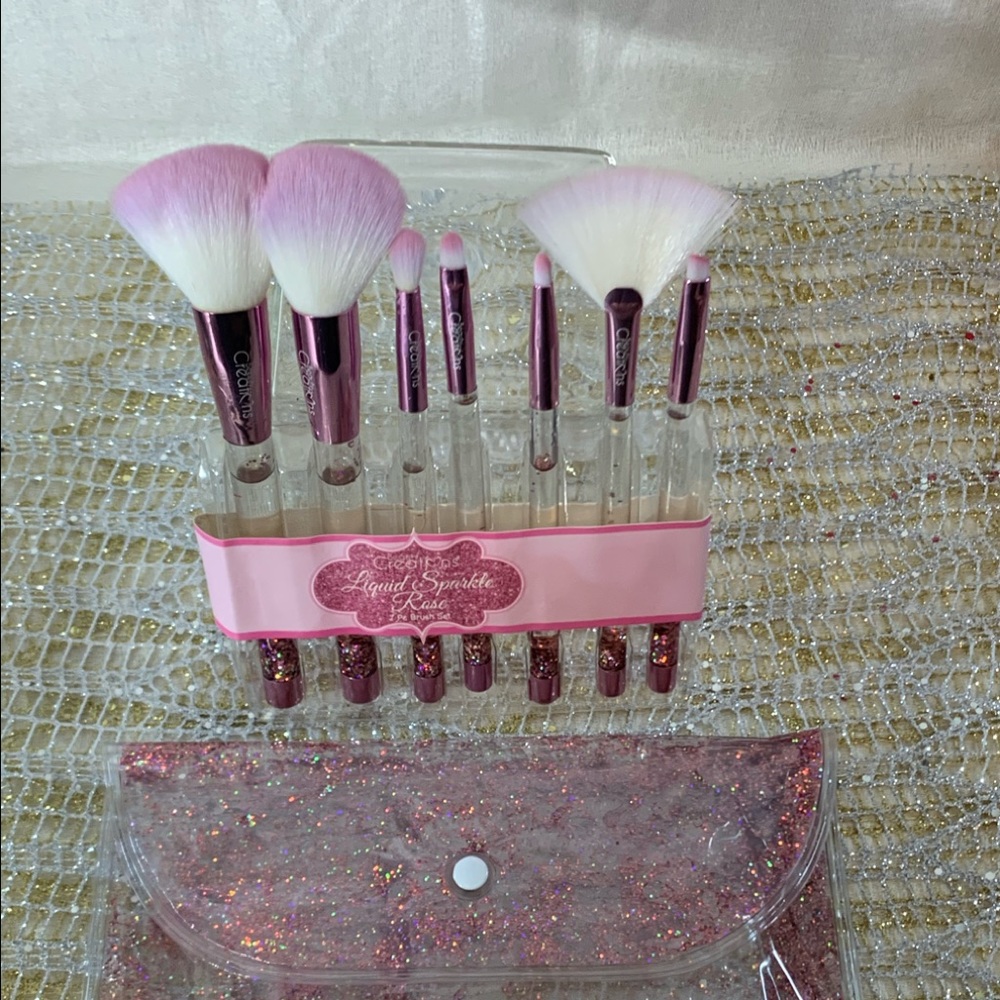 ✨✨ last one ✨✨ 7 pc brush set